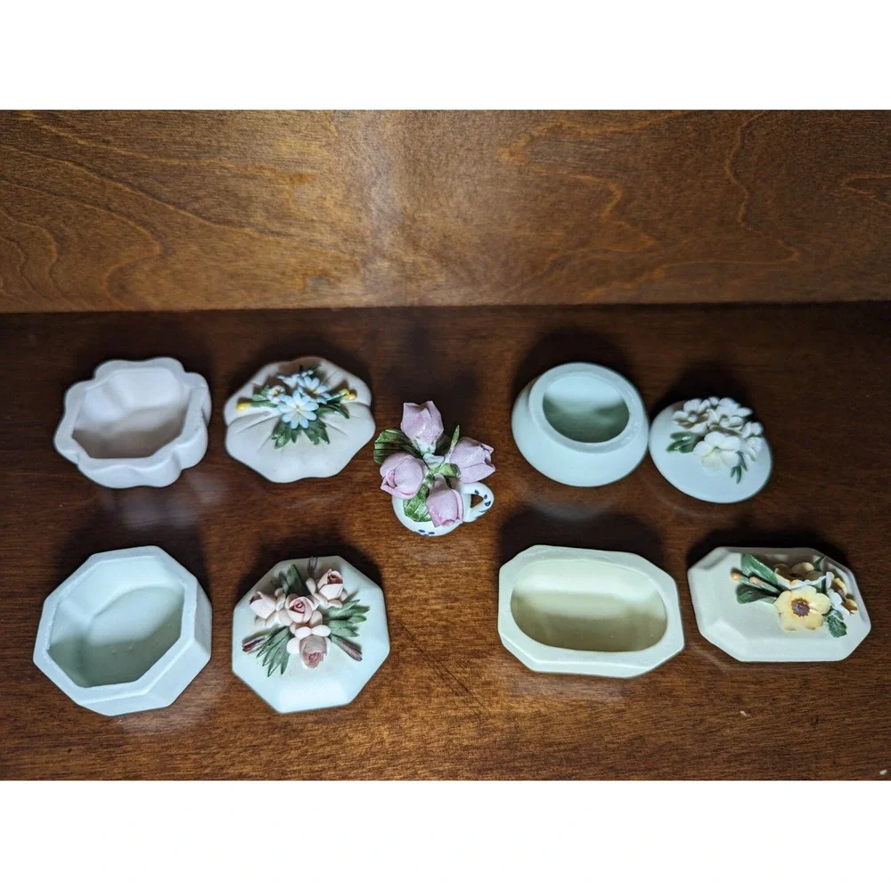 VTG Lot of 4 Capodimonte Porcelan Floral Lidded Trinket Boxes And Flower Vase